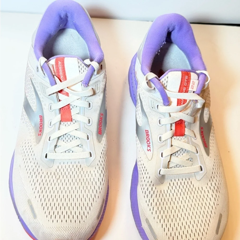 Brooks Women's Athletic Shoes - White and Purple